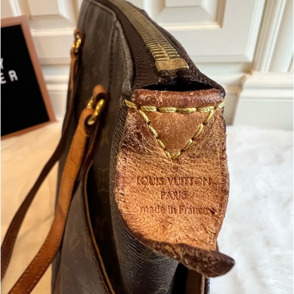 Authentic Louis Vuitton Totally MM Shoulder Bag - Picture 5 of 15